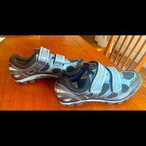 Specialized women’s spin/mountain cycling shoes.
